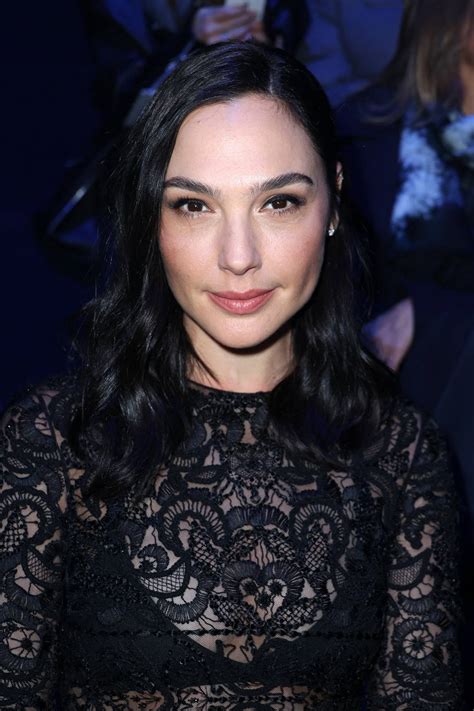 gal gadot paris show.